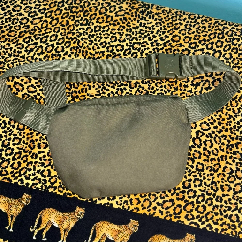 Herschel Supply Company Forest Green Crossbody Bag - Picture 2 of 4